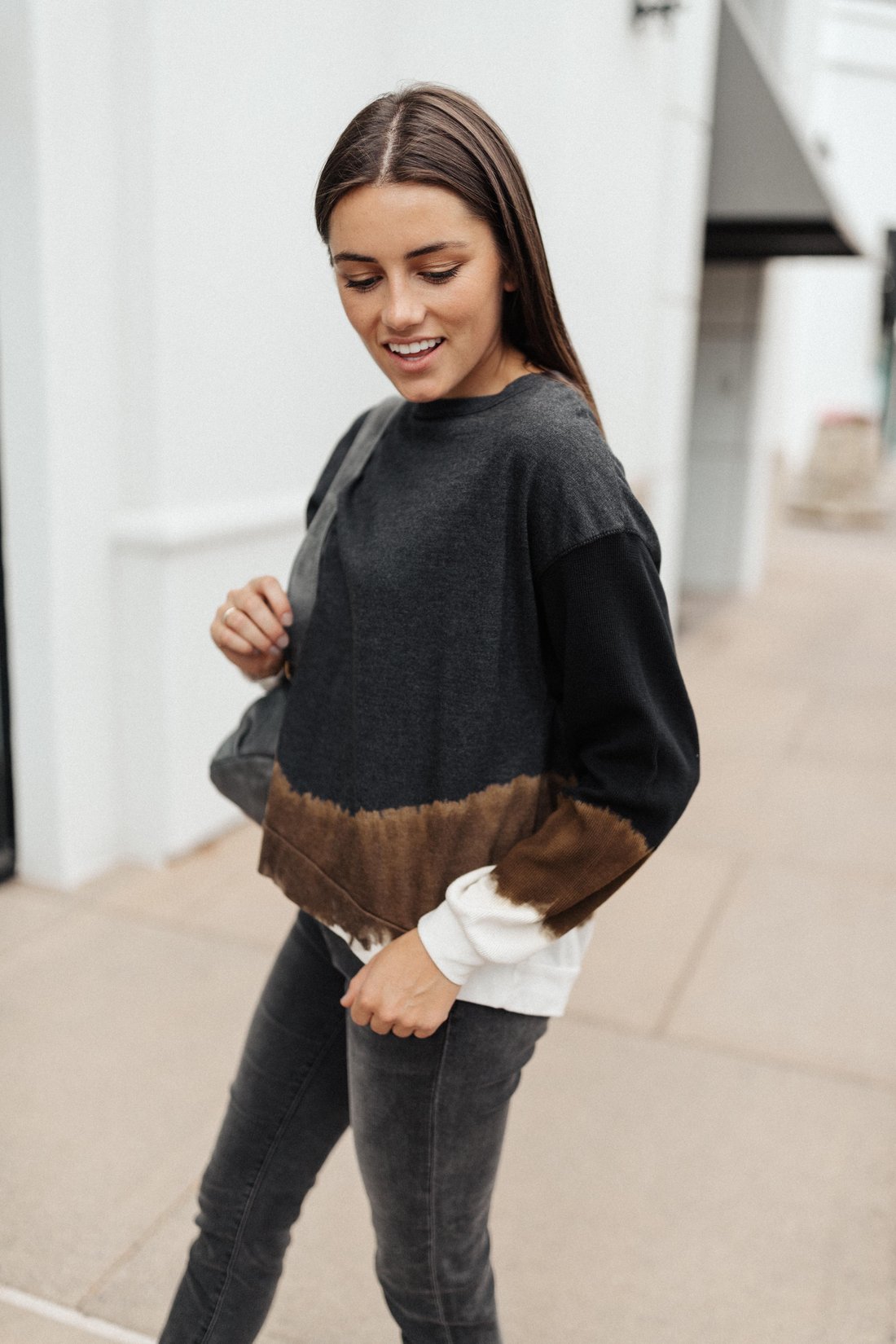 Oak Tree Boutique sells the cutest sweaters and comfiest sets to buy for yourself or gift to others. Support small businesses this holiday season | Kat Viana