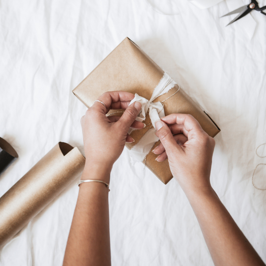 18 trendy ways to wrap gifts this year